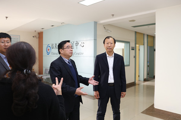 滨州医学院临床医学院院长陈方民一行莅临我院交流指导