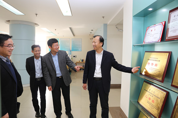 滨州医学院临床医学院院长陈方民一行莅临我院交流指导