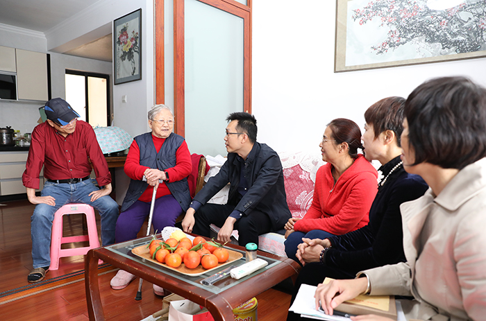 我院党委副书记朱海宁看望慰问离休老干部