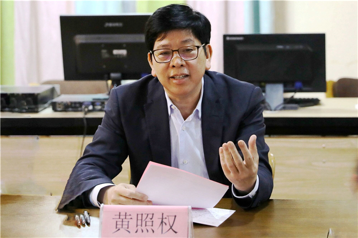 广西医科大学党委书记黄照权与第一临床医学院研究生党支部开展手拉手