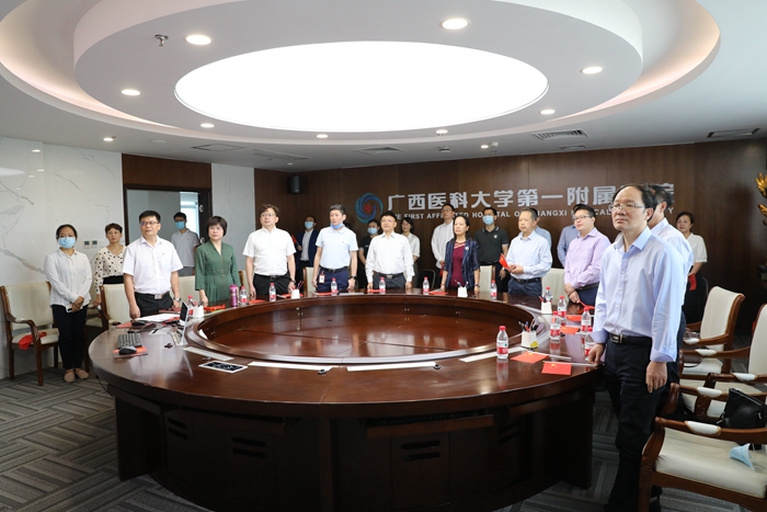我院组织统一战线成员代表集中收听收看党的二十大开幕会直播