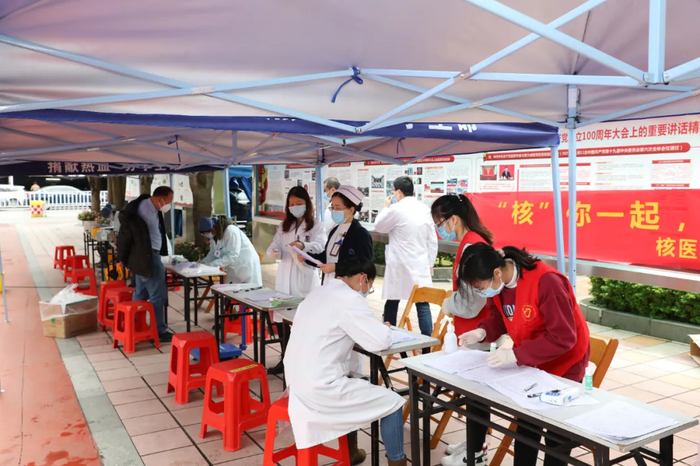 我院核医学科输血科党支部开展“‘核’你一起，热血沸腾”主题活动