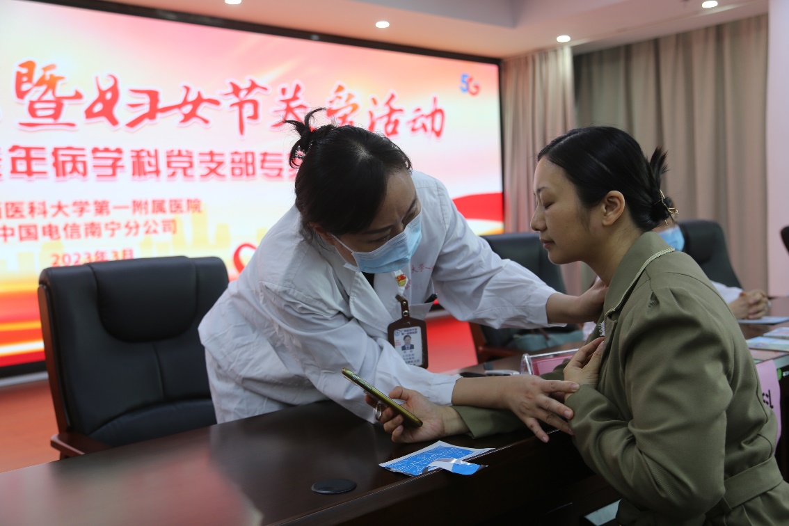C:\Users\Administrator\Desktop\电信义诊照片\b3cbfb633ac360eb81f117b43674657.jpg