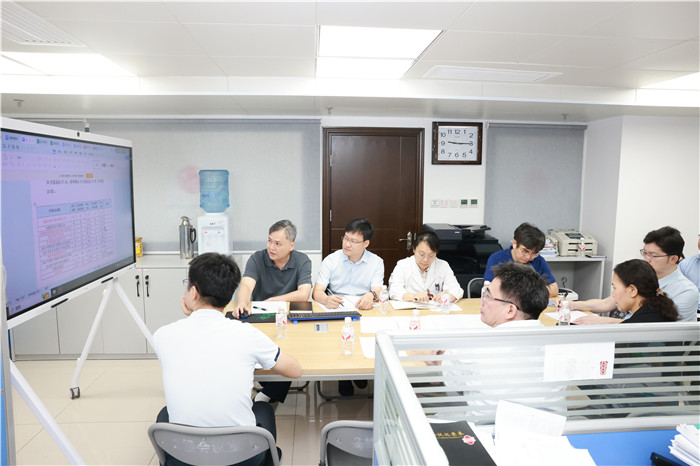 我院党委书记李浪带队到医务部调研指导