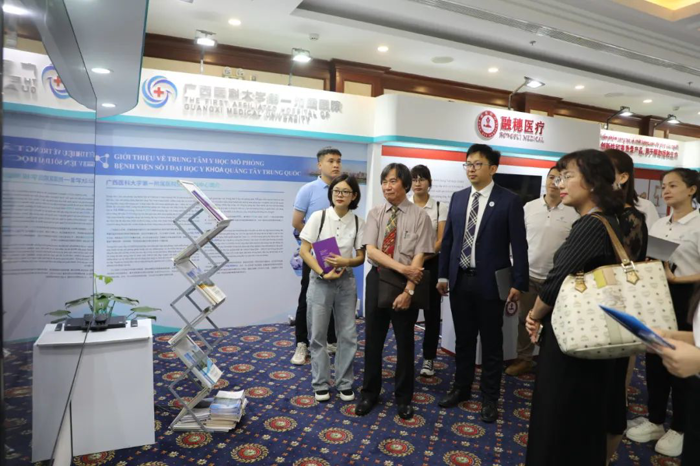 “出海”展示！我院跨境医疗合作平台及医学模拟中心亮相越南医疗设备展