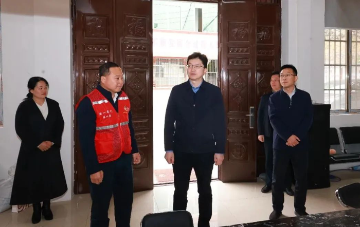 李浪书记带队到青龙村开展2025年春节乡村振兴调研慰问活动