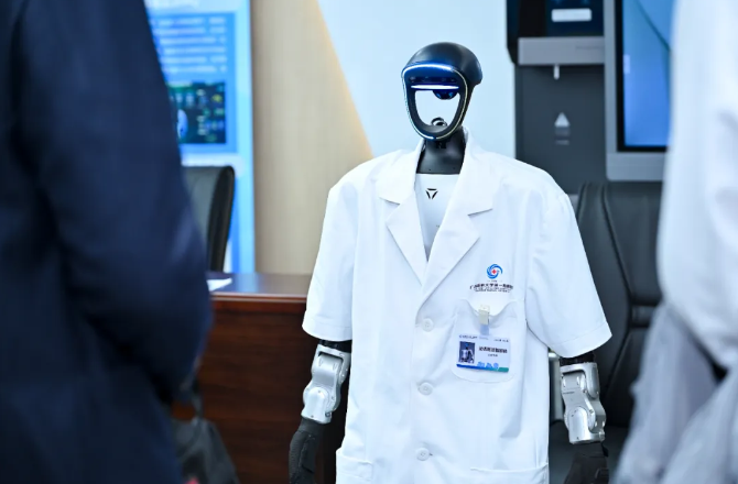 全球首款东盟小语种专科AI数字医生再升级：新三大核心技术筑牢中国—东盟数字健康桥梁