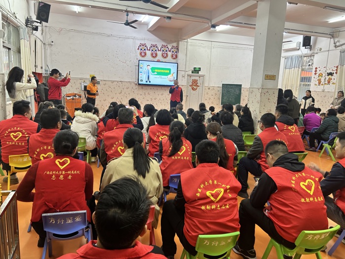 大手拉小手,医路伴童行|放射科党支部开展“志愿服务送温情,影像科普我先行”活动