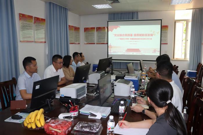 检验科、临床检验诊断学研究生党支部到崇左开展医学检验技术对口帮扶走基层暨主题党日活动