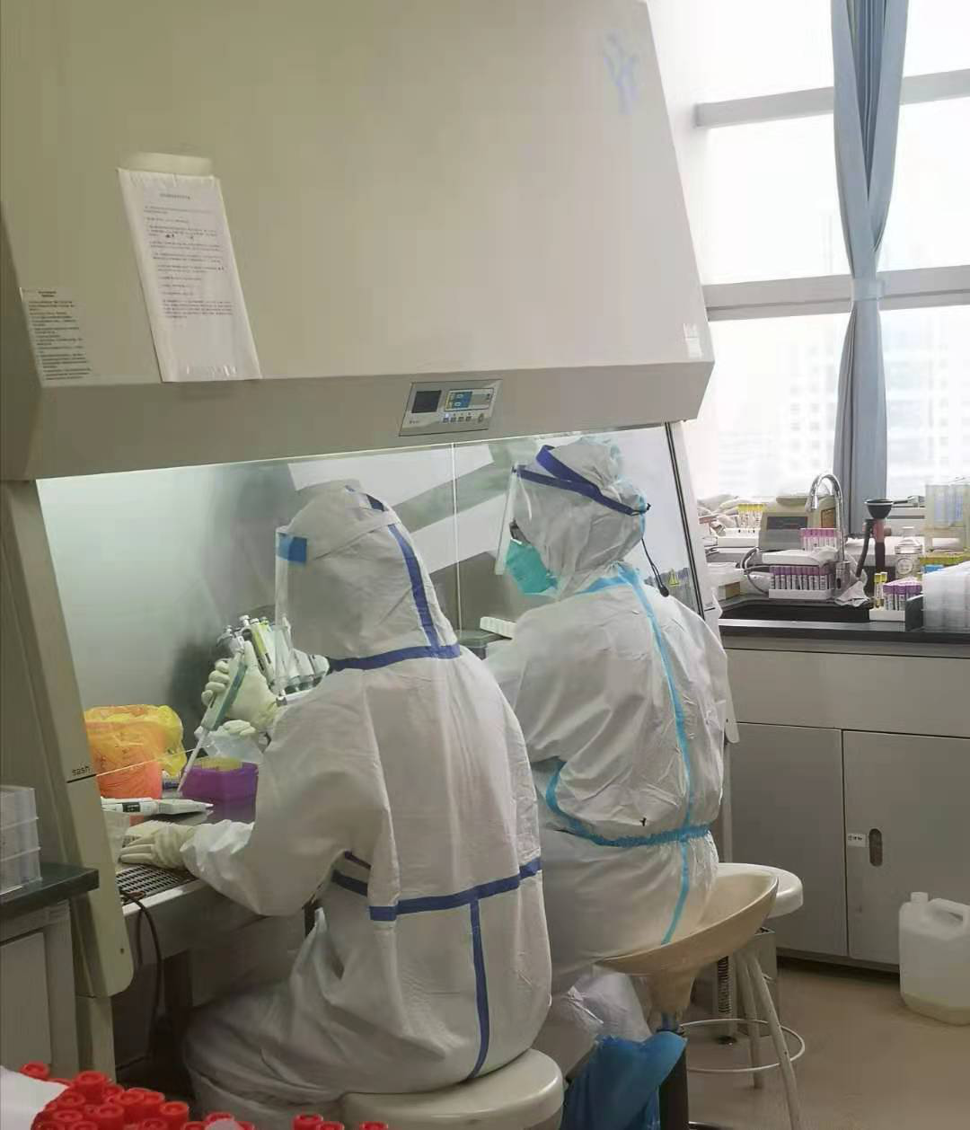 抗击疫情，责任担当：我院检验科党支部圆满完成大规模新冠肺炎核酸样本检测工作