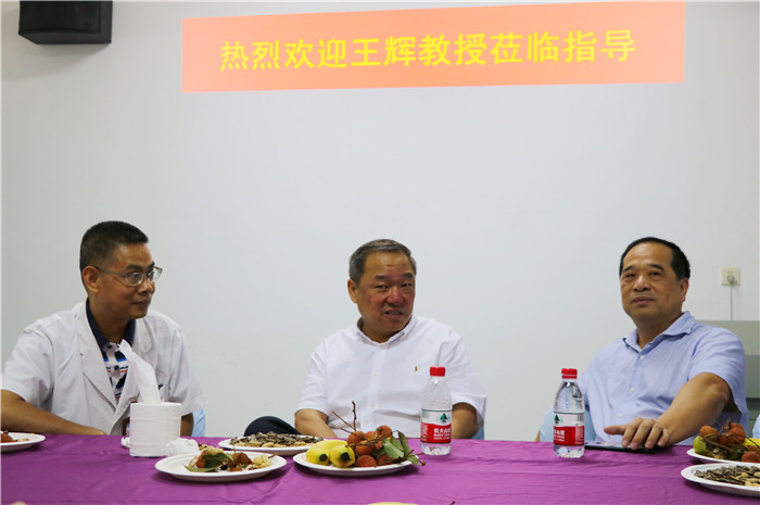 上海交通大学医学院附属新华医院王辉教授莅临我院核医学科参观指导