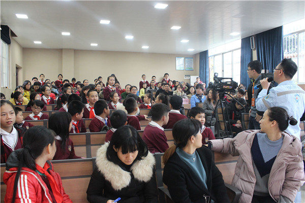 我院到南宁市君武小学开展急救应急知识公益活动