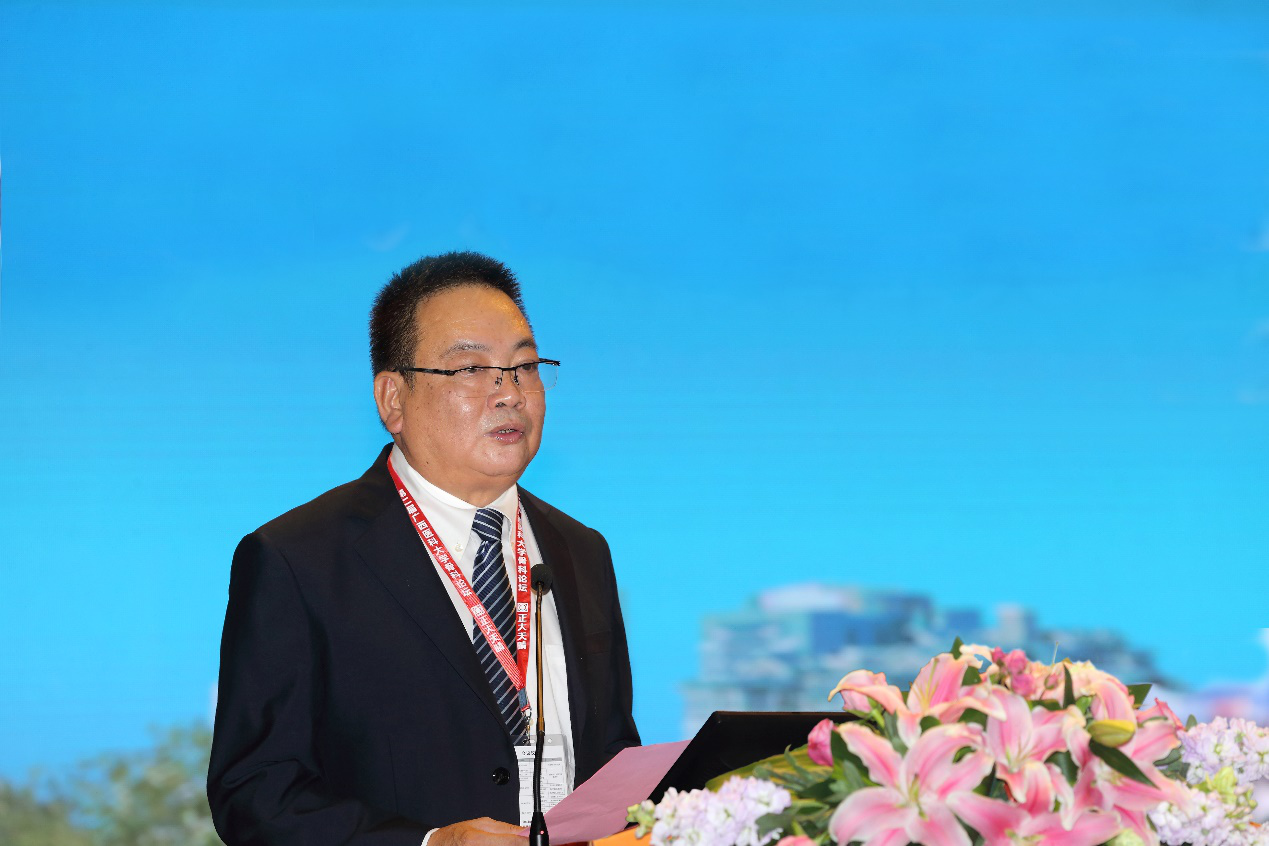 赵劲民教授代表广西医师协会致辞