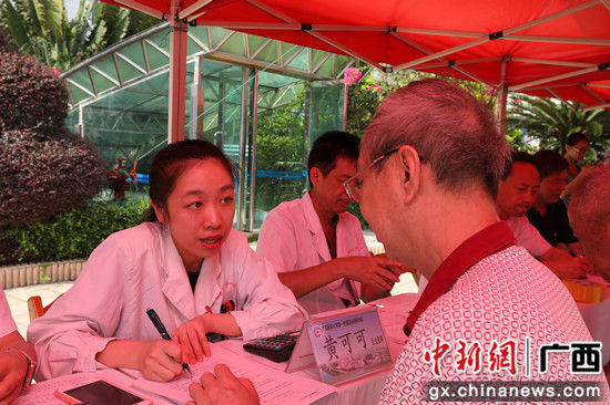 中国新闻网：广西医科大一附院举办2018年“全民营养周”义诊
