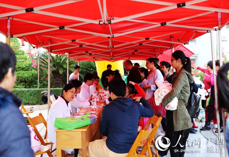 人民网报道我院与天津专家千里牵手 把脉小儿胆道闭锁与肝移植