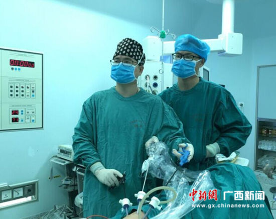 人民网、中国新闻网、南宁晚报：广西医科大成功为一新生儿实施首例腹腔镜肾积水手术