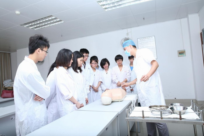 南国早报：临床医学本硕连读要读8年了 学费招生名额将变化