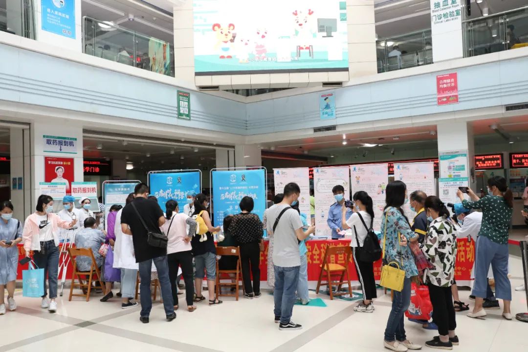 你真的会买化妆品吗？过敏了怎么办？丨5.25全国护肤日，医生为你解决“面子”问题