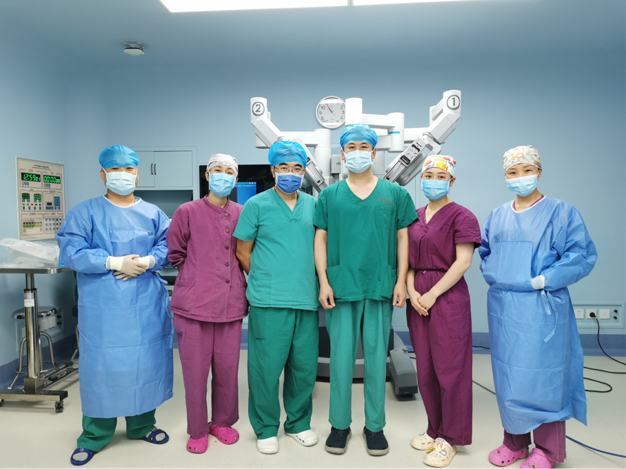 出生仅40天，伤口不到1厘米，小儿外科机器人手术团队完成小儿肾积水手术