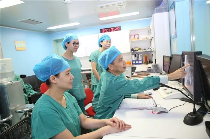 心肺之间“高空走钢丝”：我院儿科等学科团队成功救治罕见先天性心脏病婴儿