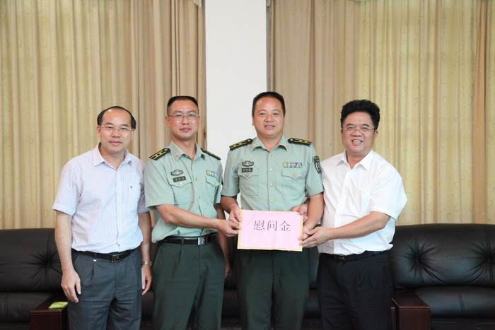 院领导率队到广西军区教导大队开展"八·一"慰问活动