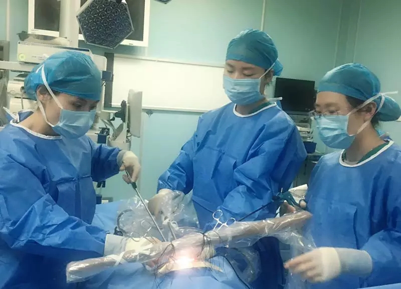 孕妇接受切除巨大囊肿手术,母子平安,妇科团队太给力啦