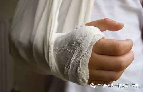 【医科全说】孩子骨折了怎么办？这些常见误区家长应该知道