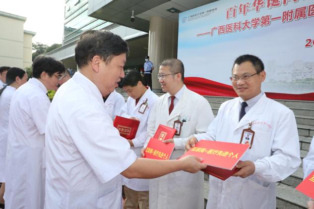 央广网报道：广西多家医院组织庆祝活动 多位医生分享节日感悟
