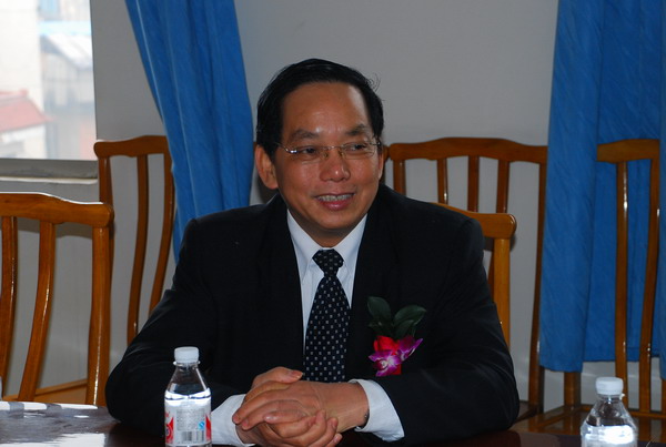 广西医科大学副校长赵劲民一行再赴基层医院看望校友