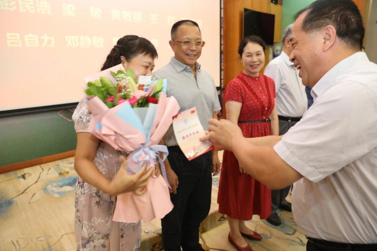 ff3299deb0fa54f6d69d131d17f27606