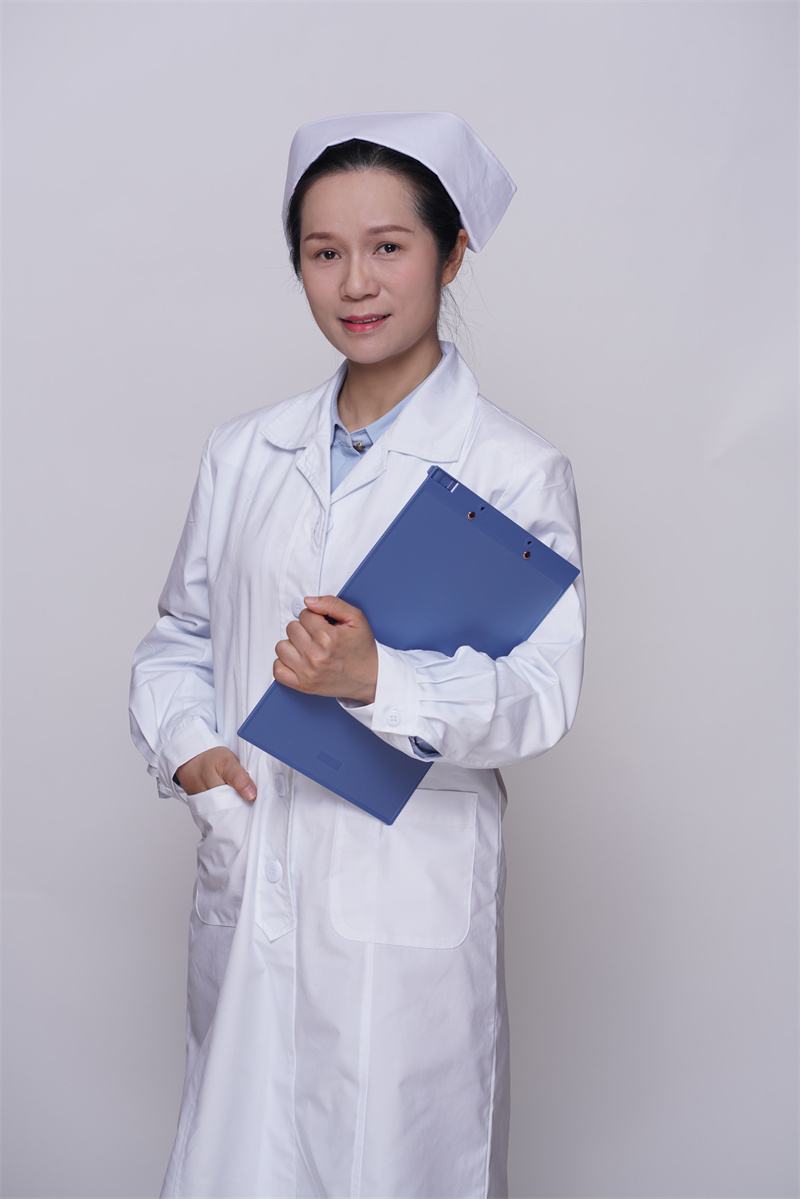 李滢