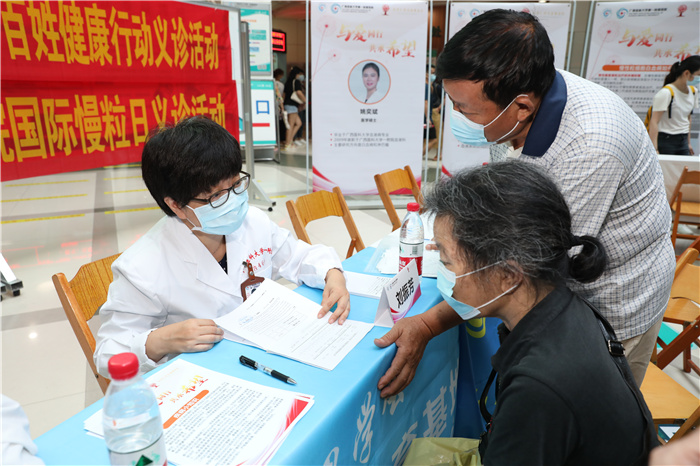 我院血液内科开展国际慢粒日义诊活动