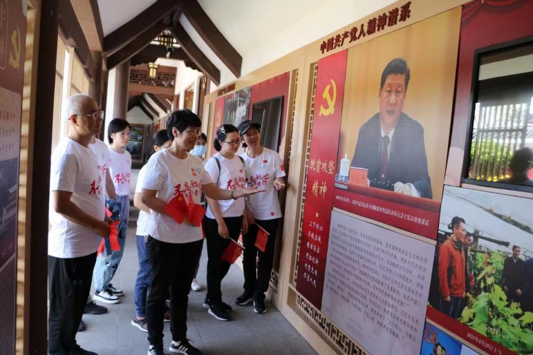 喜迎二十大 永远跟党走 奋进新征程｜内科第一党支部到青秀山开展党建带团建主题活动