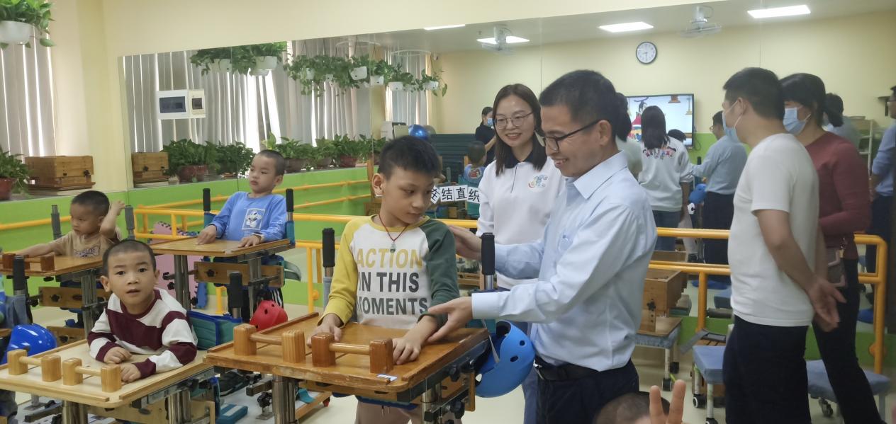 我院儿科第一、第二党支部带领团支部到广西云彩社会工作服务中心开展志愿服务活动