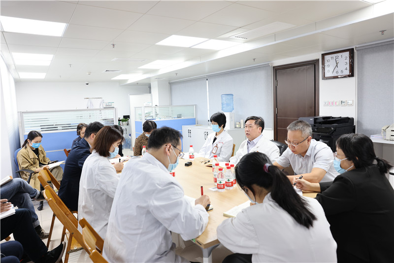 我院院长陈俊强带队到医务部开展医疗质量安全工作调研指导