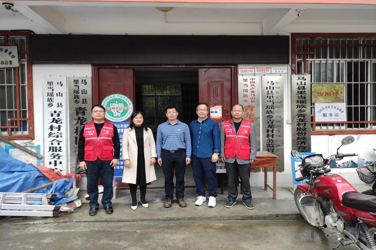 我院副院长郑宝石到青龙村走访慰问“一对一”帮扶脱贫户