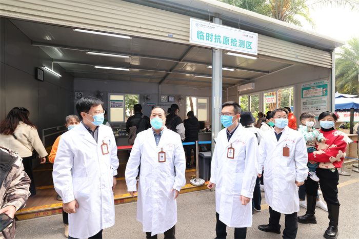 院党委书记洪坚善带队到一线督查疫情防控工作