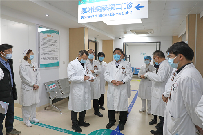 我院院长陈俊强带队就优化落实疫情防控措施开展现场办公