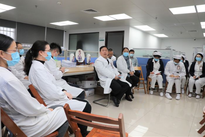 【推进医院高质量发展系列报道】强管理 重服务：我院院长陈俊强带队到医务部、药学部指导工作