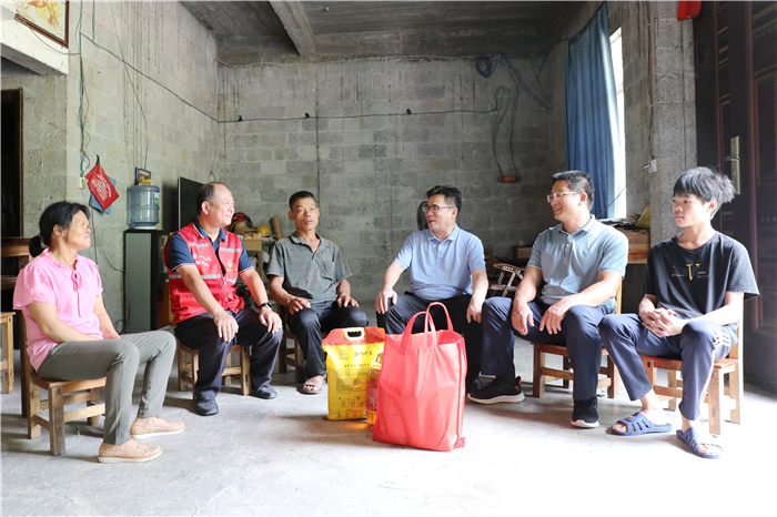 韦庆军副院长到马山县青龙村开展乡村振兴调研走访活动