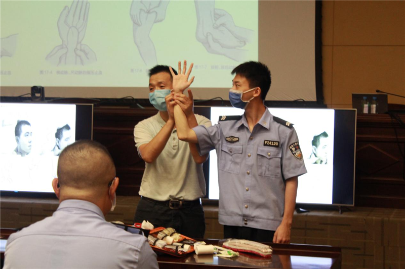 我院急诊科到南宁市公安局青秀分局开展公益急救知识科普活动 