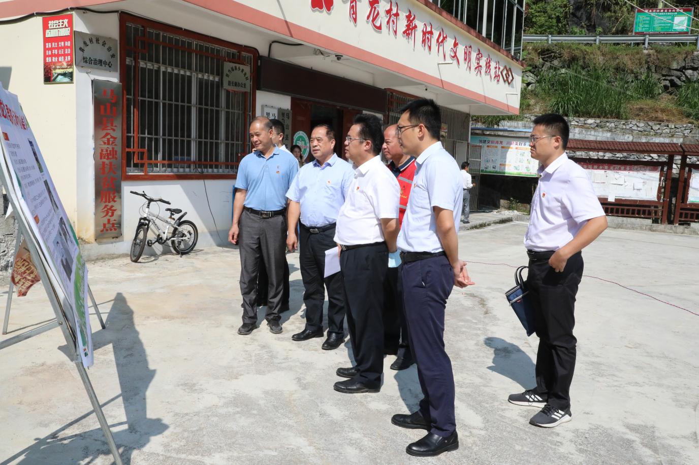 曾志羽副校长到青龙村参加党群活动中心项目开工仪式并调研乡村振兴工作