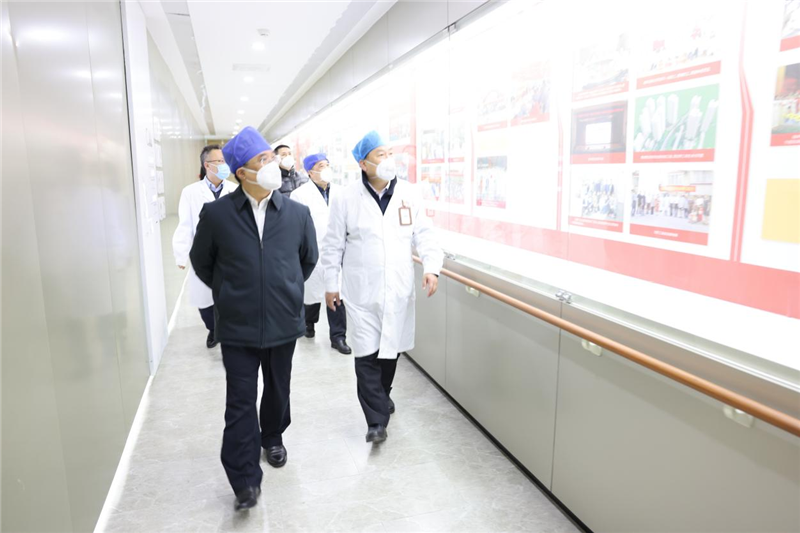 广西医科大学校长曾志羽莅临我院调研指导并开展慰问工作