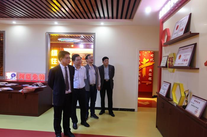 我院外科第三党支部与河池市人民医院外科联合第一、创伤骨科手外科党支部开展党建业务交流活动