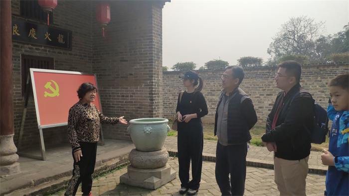 学习二十大｜门诊党支部携手中国银行青秀党支部开展主题党日活动