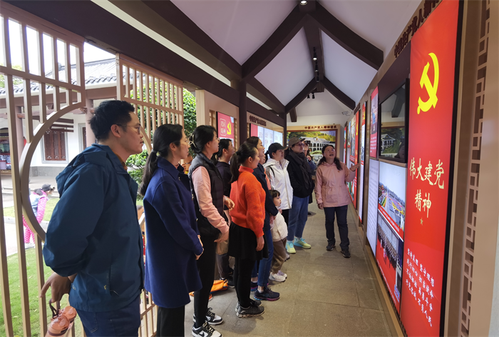 学习二十大｜妇产科第一、第二党支部赴青秀山中国共产党人精神谱系主题园、竹园廉洁文化园开展主题党日活动