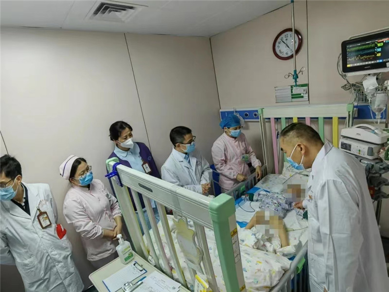 床旁查房、技术指导.jpg 床旁查房、技术指导.jpg
