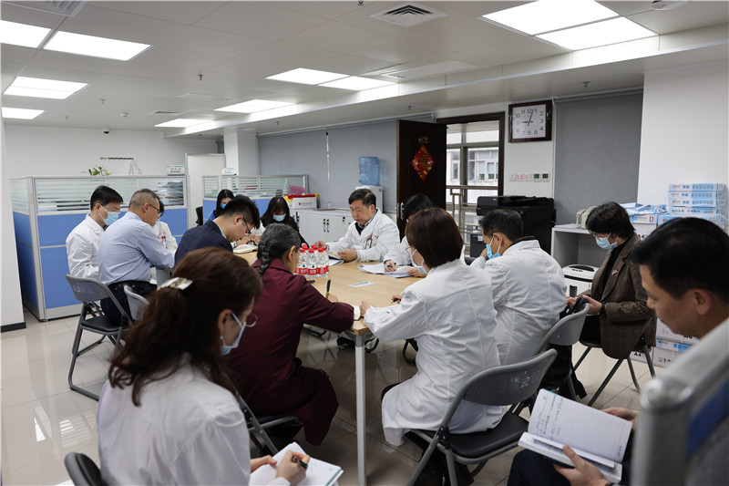 我院院长陈俊强带队到医务部开展基础医疗质量建设工作调研指导