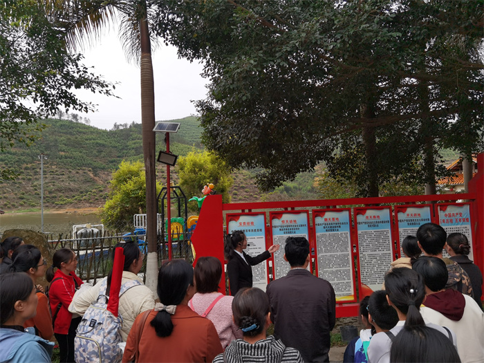 学习二十大｜老年病学科第一、二、三党支部带领团支部到武鸣开展打卡红色教育基地主题党日活动