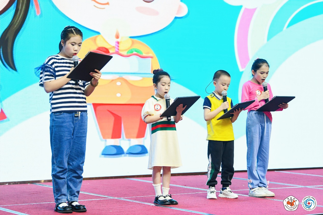 一群人正在跳舞

低可信度描述已自动生成